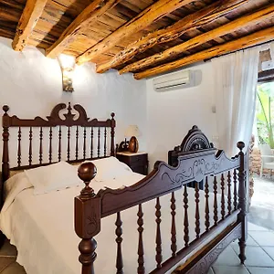 Gall Farm stay Sant Llorenc de Balafia